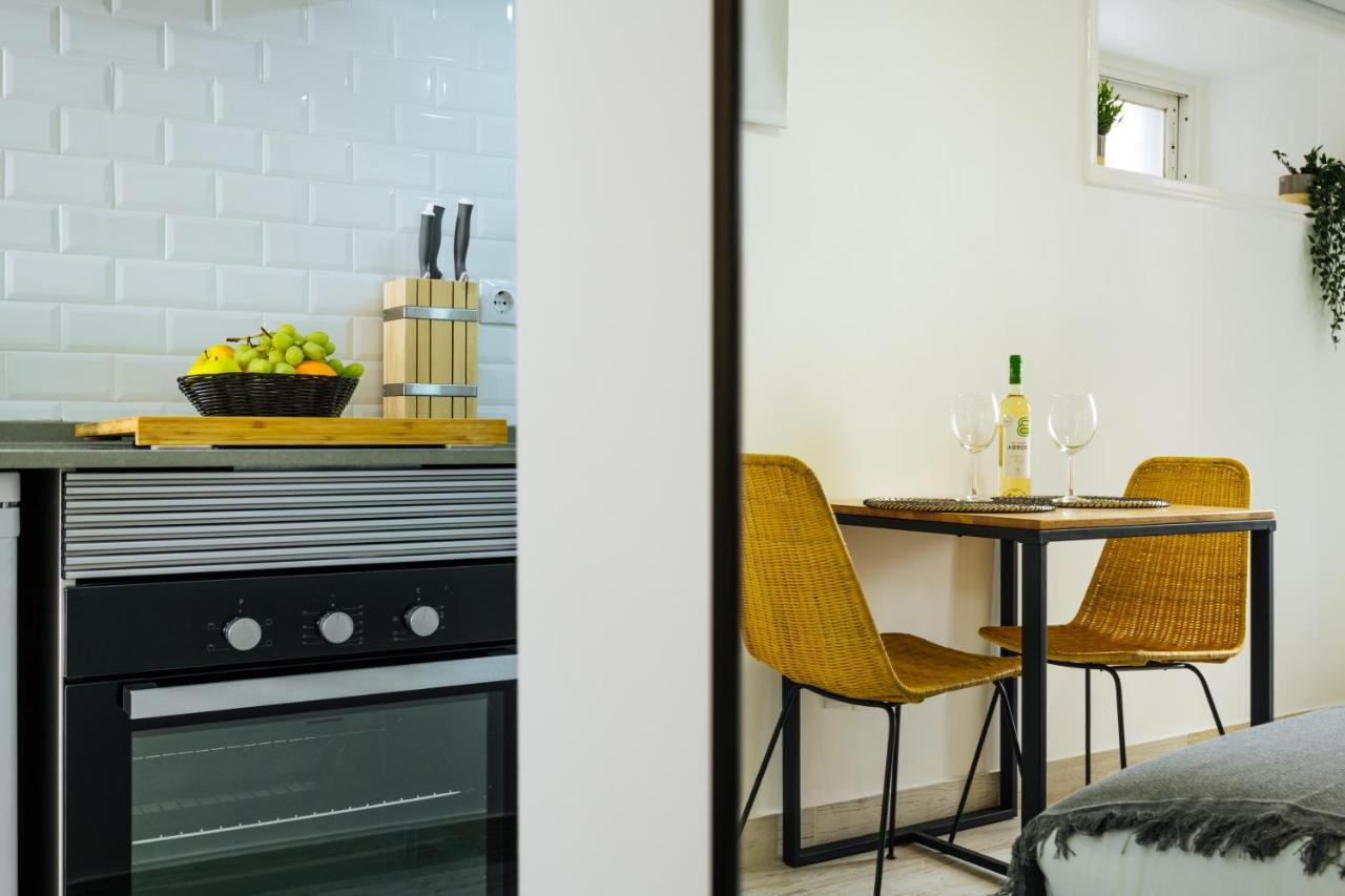 Cozy & Small Studio In The Center リスボン エクステリア 写真