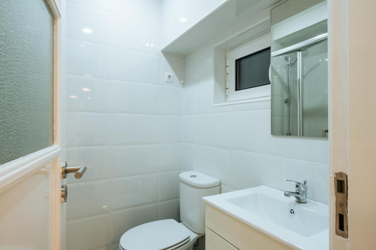Cozy & Small Studio In The Center リスボン エクステリア 写真